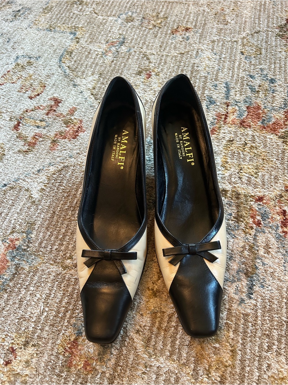 Vintage Amalfi Black and Cream Bow Accent Kitten Heels - Picture 2 of 9